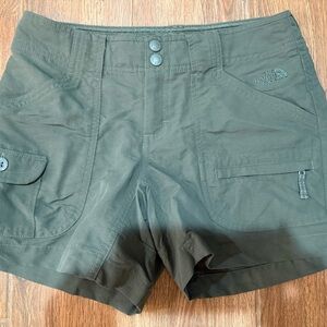 The North Face Women's Olive Cargo Shorts size 2 - 4” inseam
